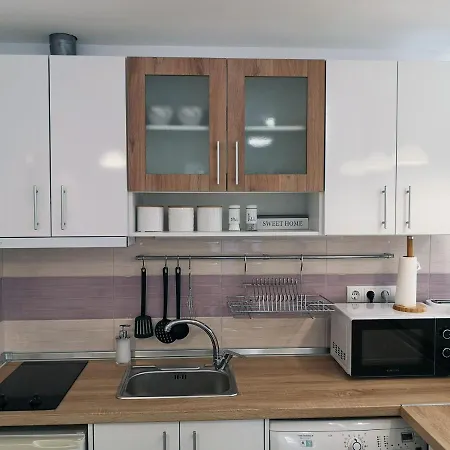 Comfortable Ground Floor דירה *
