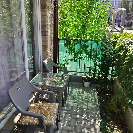 Comfortable Ground Floor דירה פרימורסקו